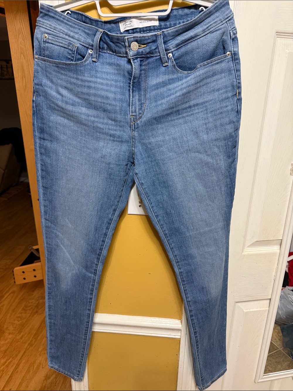Signature by Levi Strauss Mid Rise Skinny Jeans Light Wash W30 L32 Women’s 10 L